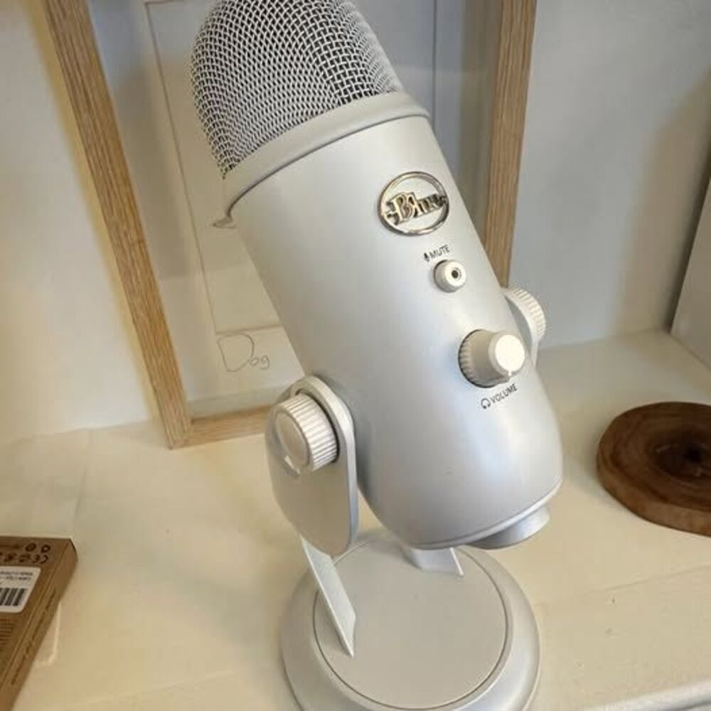 Blue Yeti USB Microphone (no USB cable)